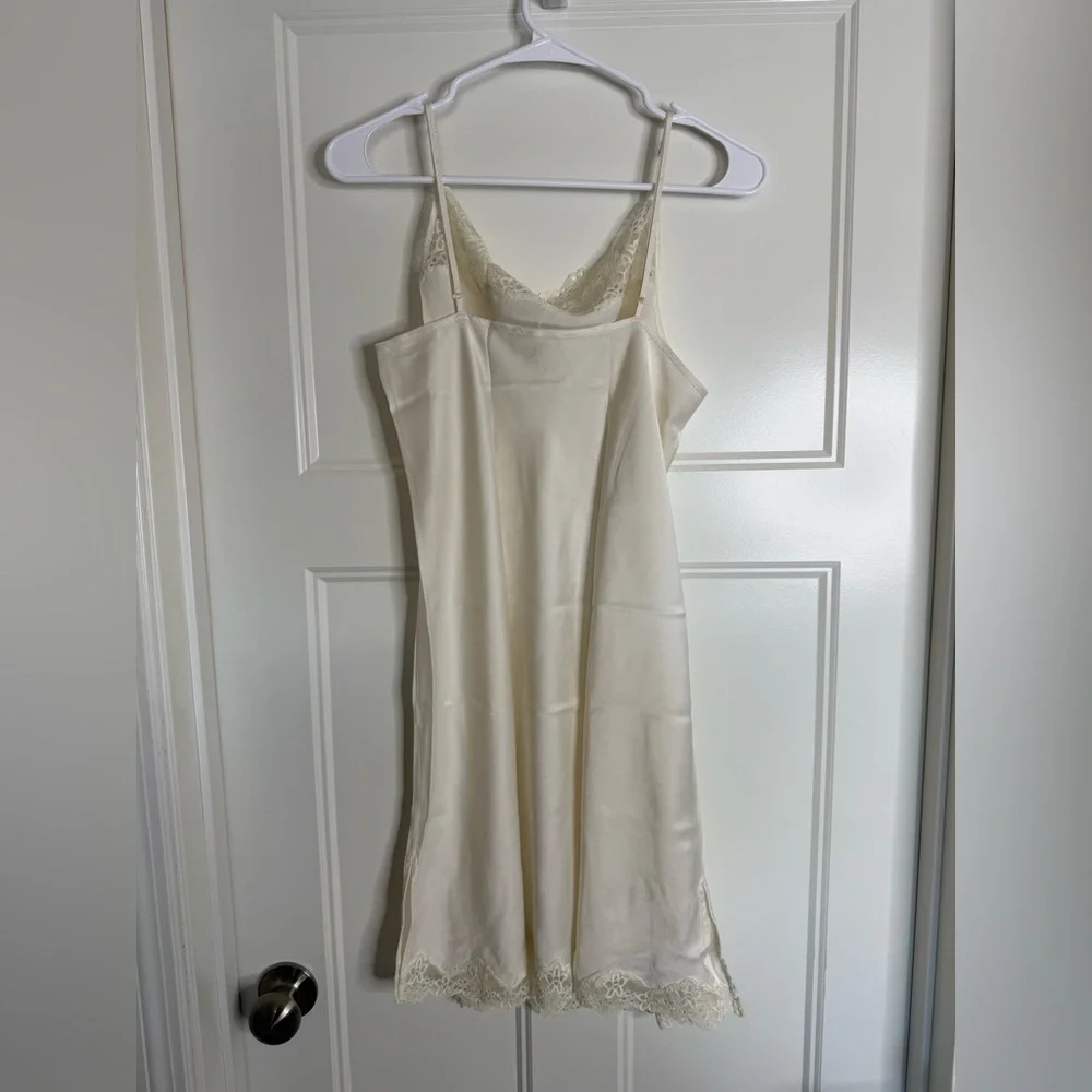 Women’s Elegant Cream Silk Robe and Slip Set, size 1X - Picture 7 of 13